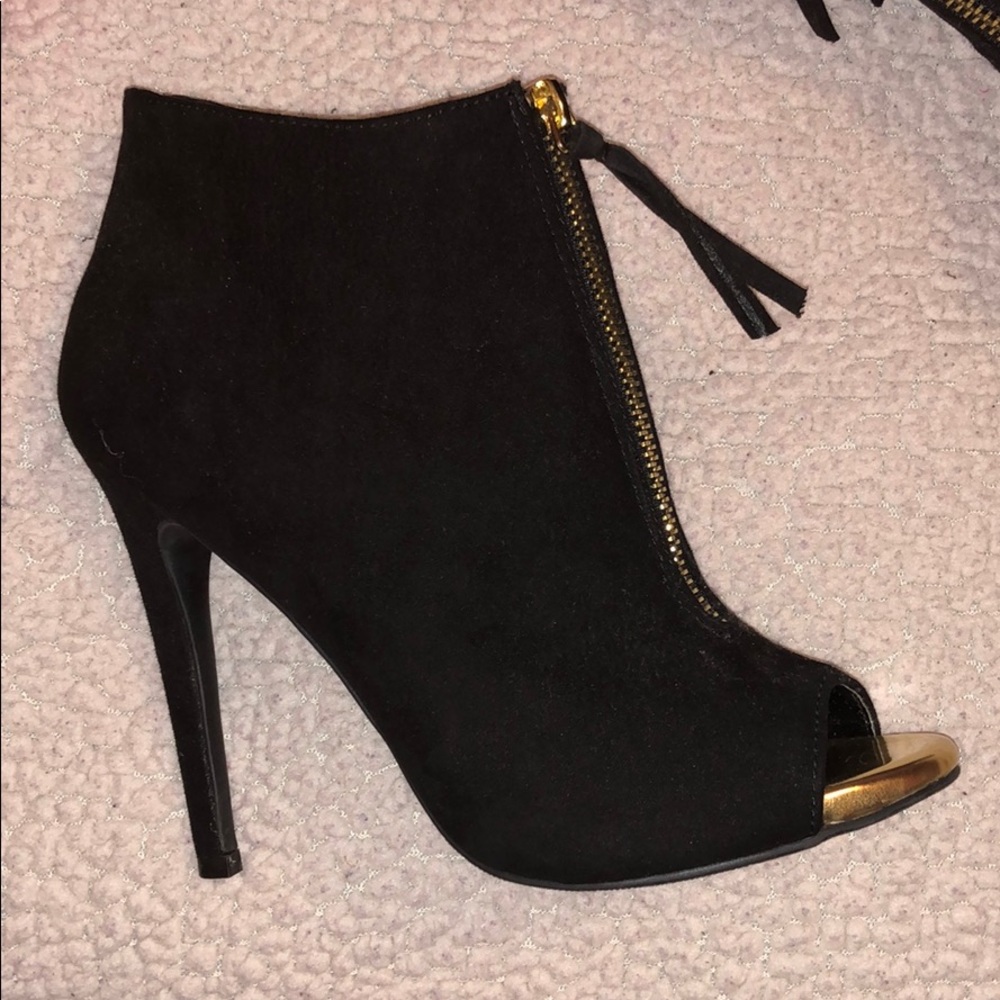 Open toe black bootie